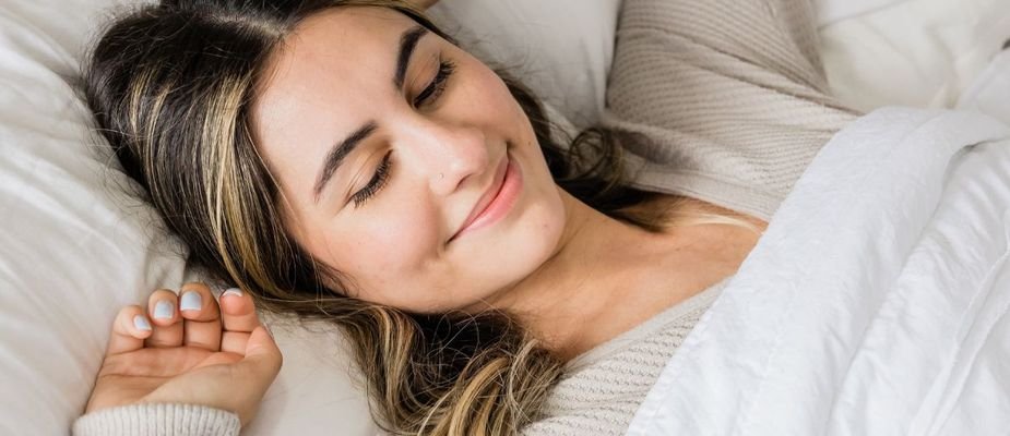Qual o melhor lado para dormir? Descubra como a posição de sono pode te afetar!